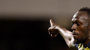 Usain Bolt colaboró con dos goles en el triunfo del Central Coast Mariners