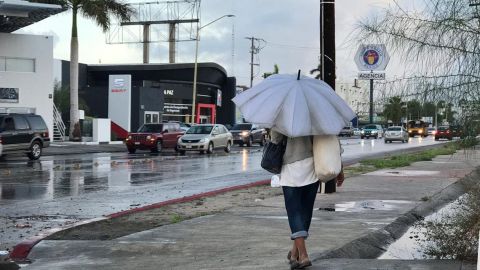 La tormenta tropical Sergio se encuentra sobre Baja California Sur y genera potencial de precipitaciones de muy fuertes a intensas en varios estados del norte de México.