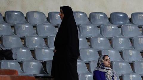 Las mujeres iraníes que ingresaron al estadio de fútbol fueron duramente criticadas
