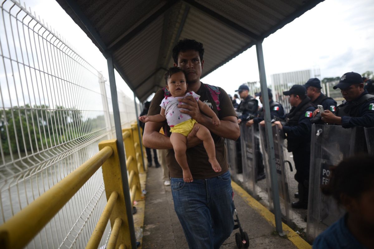 Reportes señalan que al menos 2,000 centroamericanos lograron ingresar a México.