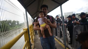 Reportes señalan que al menos 2,000 centroamericanos lograron ingresar a México.