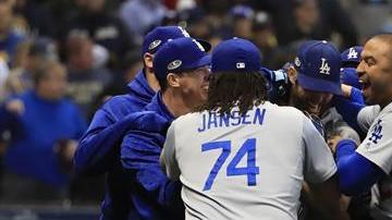 Los Angeles Dodgers vencieron 5-1 a Milwaukee Brewers en el séptimo juego