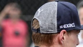 Max Verstappen atizó al británico por querer ser uno de los dueños del Chelsea FC.