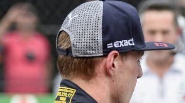 Max Verstappen atizó al británico por querer ser uno de los dueños del Chelsea FC.