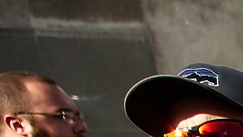 Manifestantes pro inmigrantes se reunieron antes de la llegada del mandatario