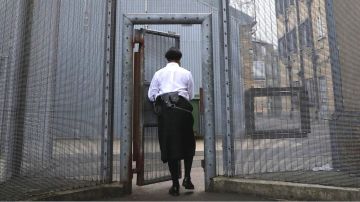 Más de una cuarta parte de los funcionarios de prisión en el Reino Unido son mujeres.