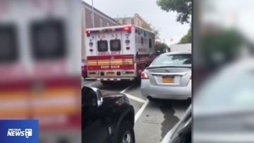 Ambulancia atrapada en la congestión vial