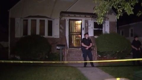 La policía tomó la casa en Auburndale, Queens