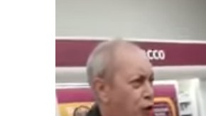 El ataque fue grabado en un supermercados Sainsbury de Londres.