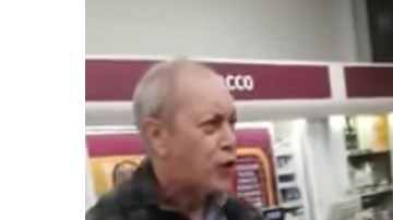 El ataque fue grabado en un supermercados Sainsbury de Londres.