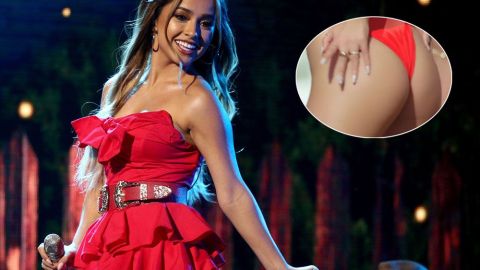 Becky G heredó sus curvas de su mamá.