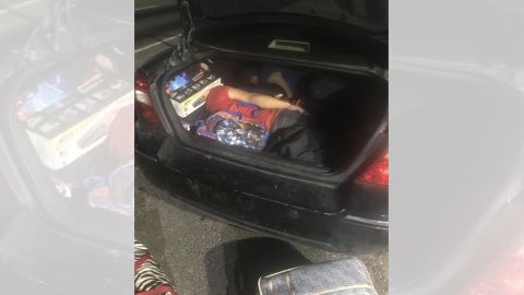 Los tres inmigrantes fueron encontrados en un maletero.