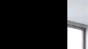 Chicharito y Sarah Kohan siguen divirtiendose mientras el West Ham pierde.