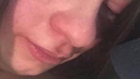 Chloe Sullivan y Michael Parrott con su bebé