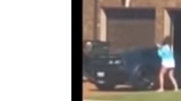 El clip fue titulado “Mujer golpea el nuevo Corvette Z06 de su esposo”.