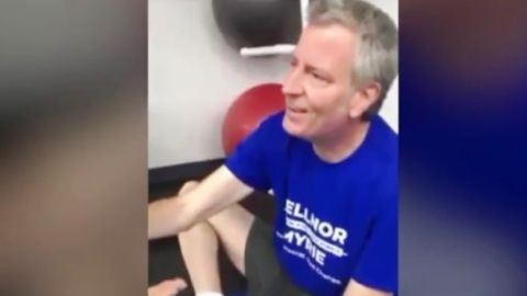 De Blasio al ser emboscado en el gimnasio