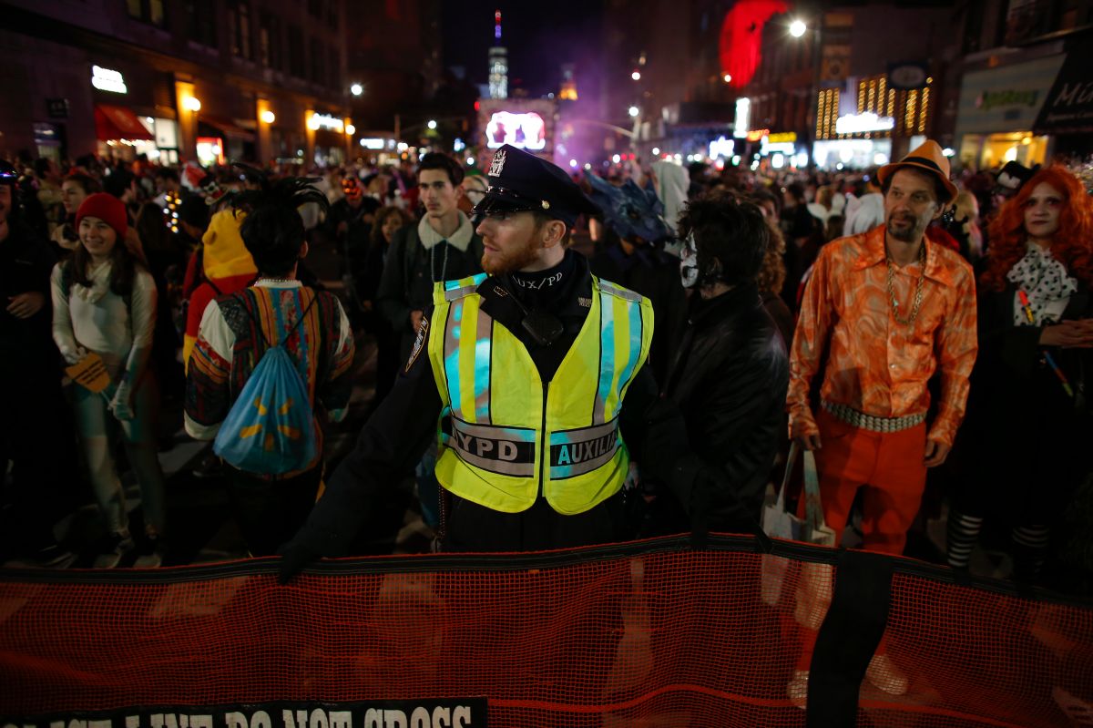 El NYPD anunció el cierre de varias calles durante el desfile de Halloween por la Sexta avenida. 