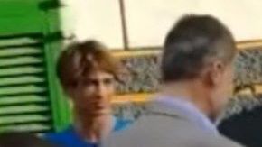 Rey Felipe VI y el voluntario.