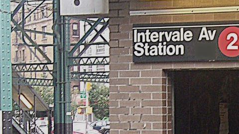 En suceso ocurrió en la estación Intervale de las líneas 2 y 5 en el sector de Longwood.