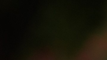 Tres mujeres rezan a una cuadra de la sinagoga Tree of Life tras el atentado de 2018.