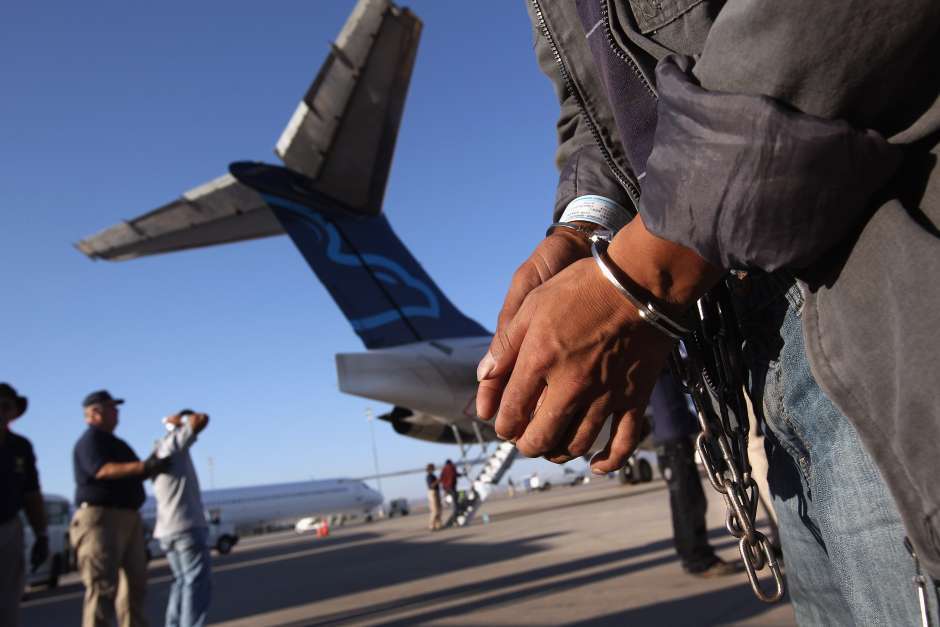 El perdón puede ayudar a reabrir una orden de deportación para aquellos que la enfrentan debido a una condena penal