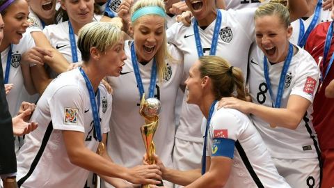 La FIFA aumentó los premios para el Mundial Femenil 2019, pero incrementó la brecha con el varonil. (Foto: Rich Lam/Getty Images)