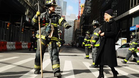 Las autoridades están en alerta por grúas en edificios.