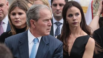 El expresidente George W. Bush y su hija Bárbara.
