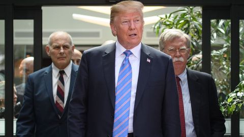 De izq. a der: John Kelly, Donald Trump y John Bolton, en una foto de 9 de junio de 2018.