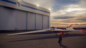 Imagen recreada del avión supersónico fuera de un hangar de Lockheed Martin Aeronautics.