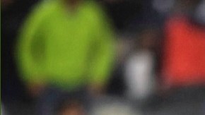 Los visitantes celebraron la paliza histórica a sus archi enemigos en su propia casa