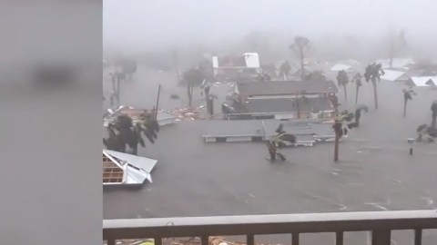 Impacto inicial de Michael en  Mexico Beach, Florida.
