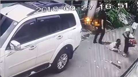 La pequeña no sabía al peligro al que se estaba exponiendo.