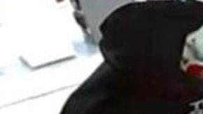 El ladrón enmascarado captado por una cámara de seguridad