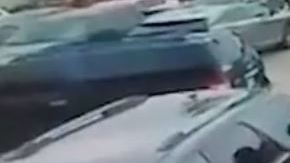 El hombre enfureció porque le quitaron su lugar de estacionamiento.