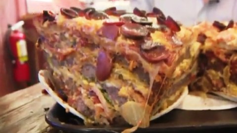 Hay que picarla para que quepa en el horno