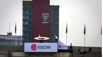 Enriqueta Basilio encendió el pebetero del Estadio Olímpico a 50 años de México 68