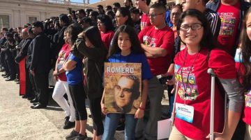 Jóvenes que forman parte de la Alianza Nacional TPS   viajaron al Vaticano para presenciar la canonización de Monseñor Óscar Arnulfo Romero.