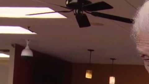 El peluquero más viejo del mundo.