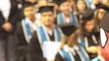 El joven estudió la carrera de Derecho.