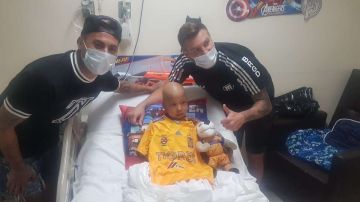 Jugadores de Tigres visitaron a niños con cáncer y les llevaron regalos