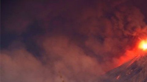 Así se veía el Volcán de Fuego en las primeras horas del lunes.