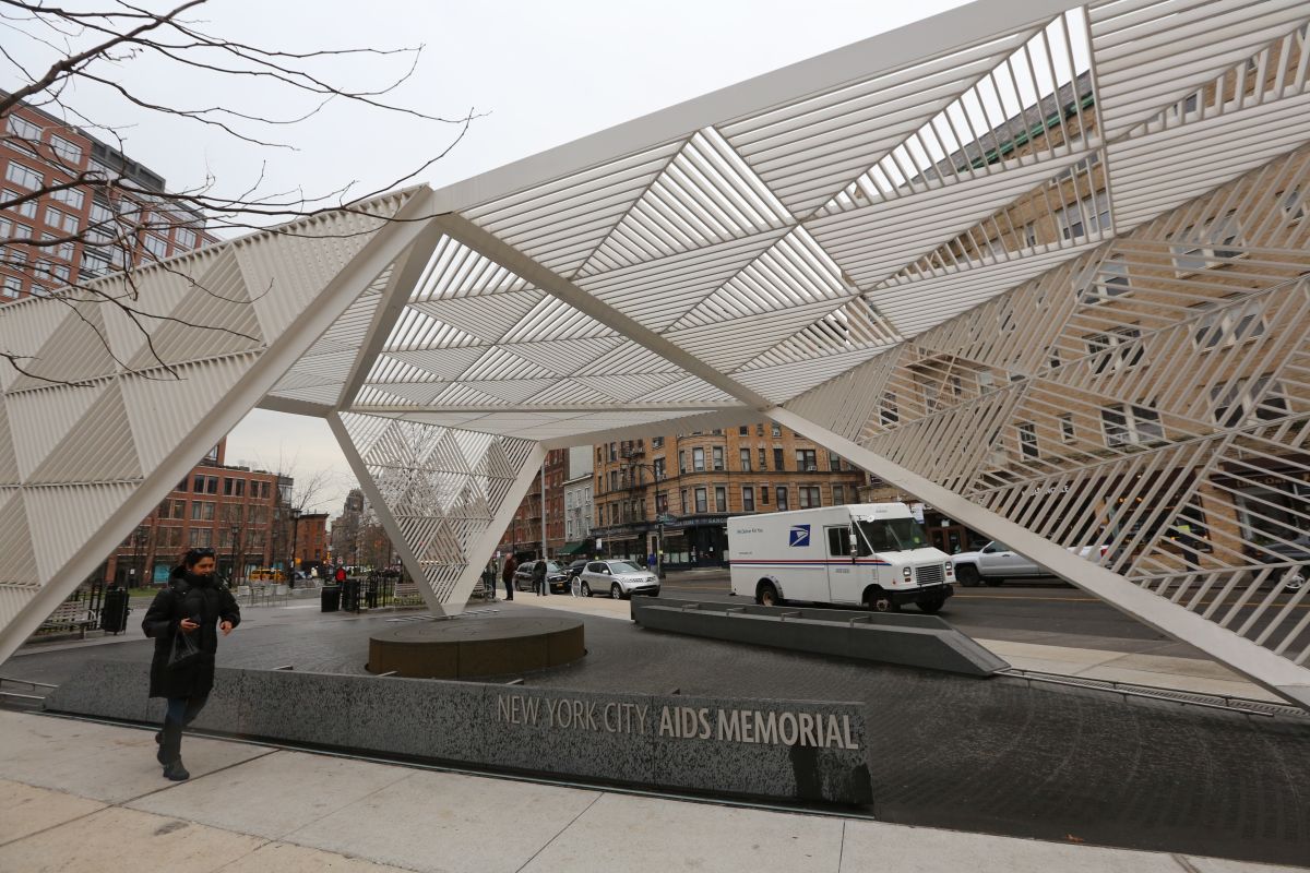En el barrio del West Village, en Manhattan hay un monumento para recordar a las víctimas de esta epidemia.