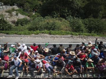La caravana migrante continúa su travesía por México.
