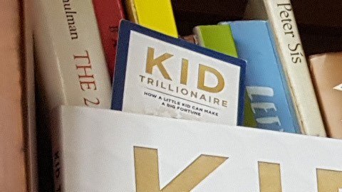 John Louzonis, el niño del dinero.