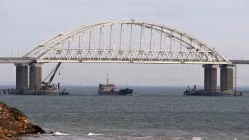 Rusia reabrió el estrecho de Kerch, pero no liberó los tres buques.