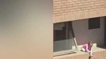 La niña jugaba en las alturas y fue rescatada gracias al aviso de un médico.