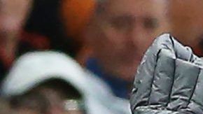 Pep Guardiola y Sergio Aguero festejan el triunfo del City ante el Manchester United.