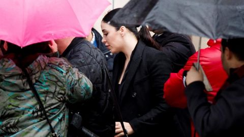 Emma Coronel ha evitado a a la prensa en el exterior de la corte de Brooklyn.