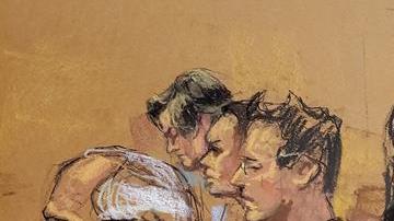 Un dibujo que recrea a Emma Coronel durante el juicio contra su esposo “El Chapo”.